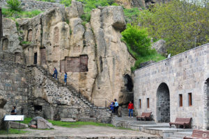 monastyr-gegard-armeniya