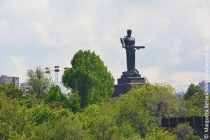 monument-Mat'-Armeniya-erevan